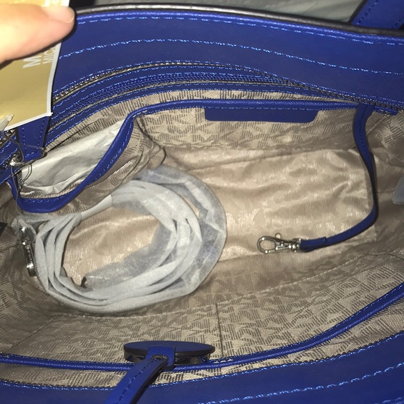 Micheal Kors Purse - Picture 3 of 4